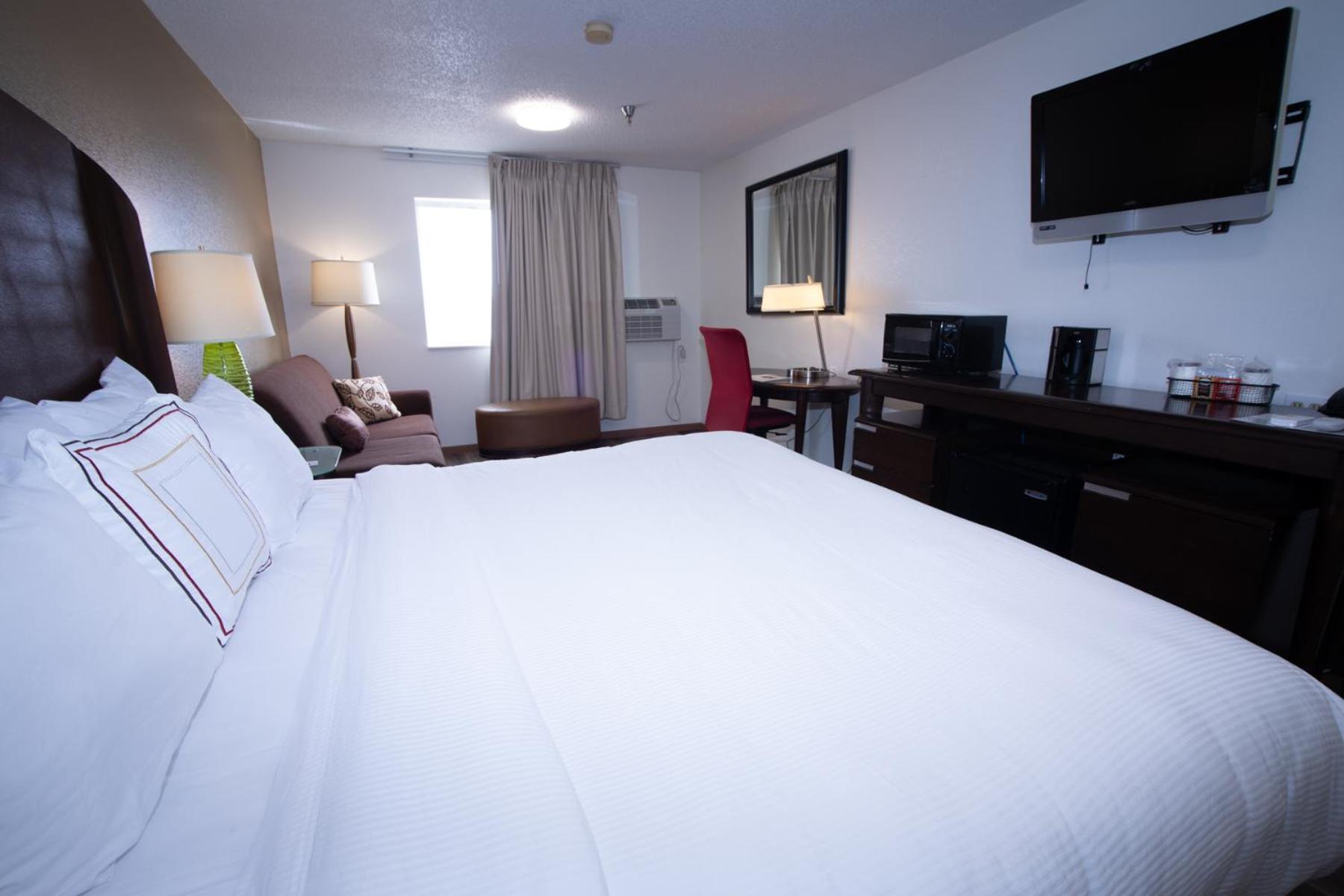 Alliance Hotel & Suites, A Howard Johnson By Wyndham Exterior foto