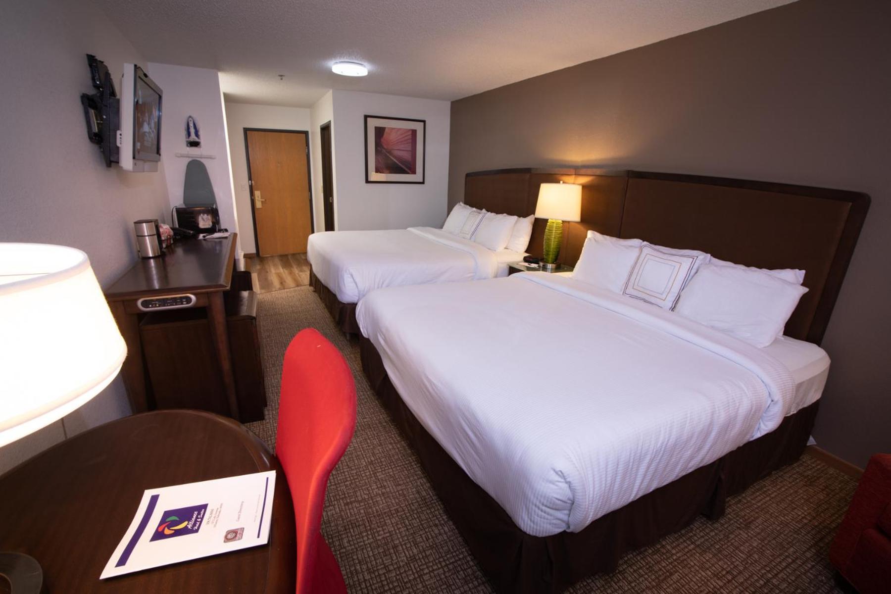 Alliance Hotel & Suites, A Howard Johnson By Wyndham Exterior foto
